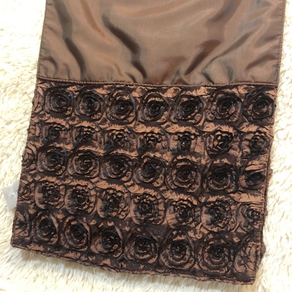 Ridgefield Home Table Runner 13x70 Inch Brown Iridescent Elegant 3D Rosette Wedd - Picture 3 of 10